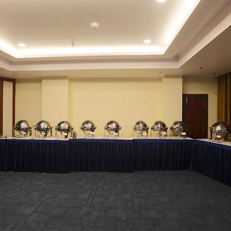 Hotel Royal Palace Bishnath Exterior photo