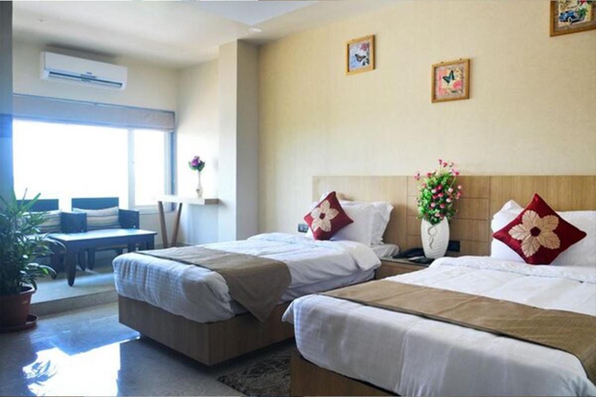 Hotel Royal Palace Bishnath Exterior photo