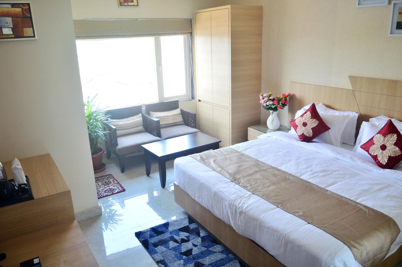 Hotel Royal Palace Bishnath Exterior photo