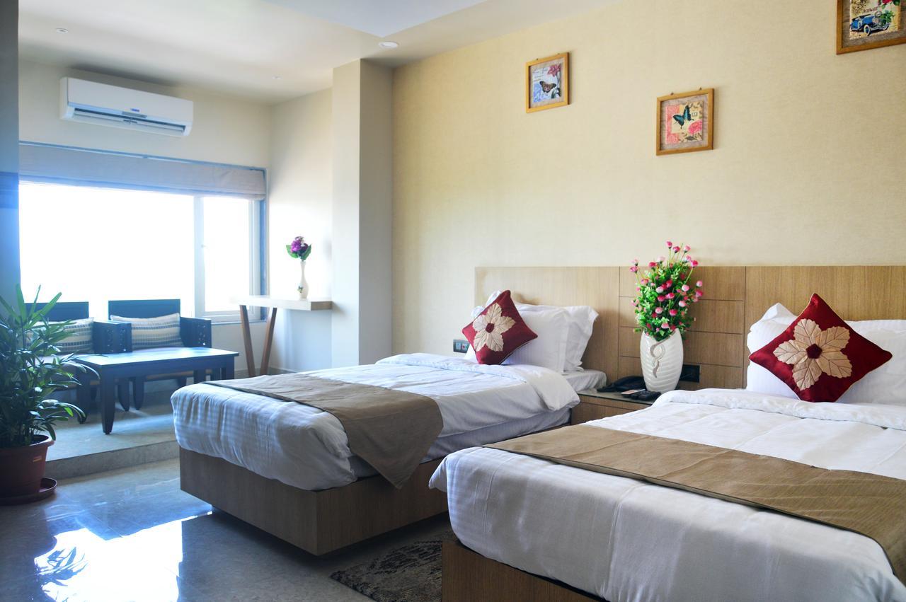 Hotel Royal Palace Bishnath Exterior photo
