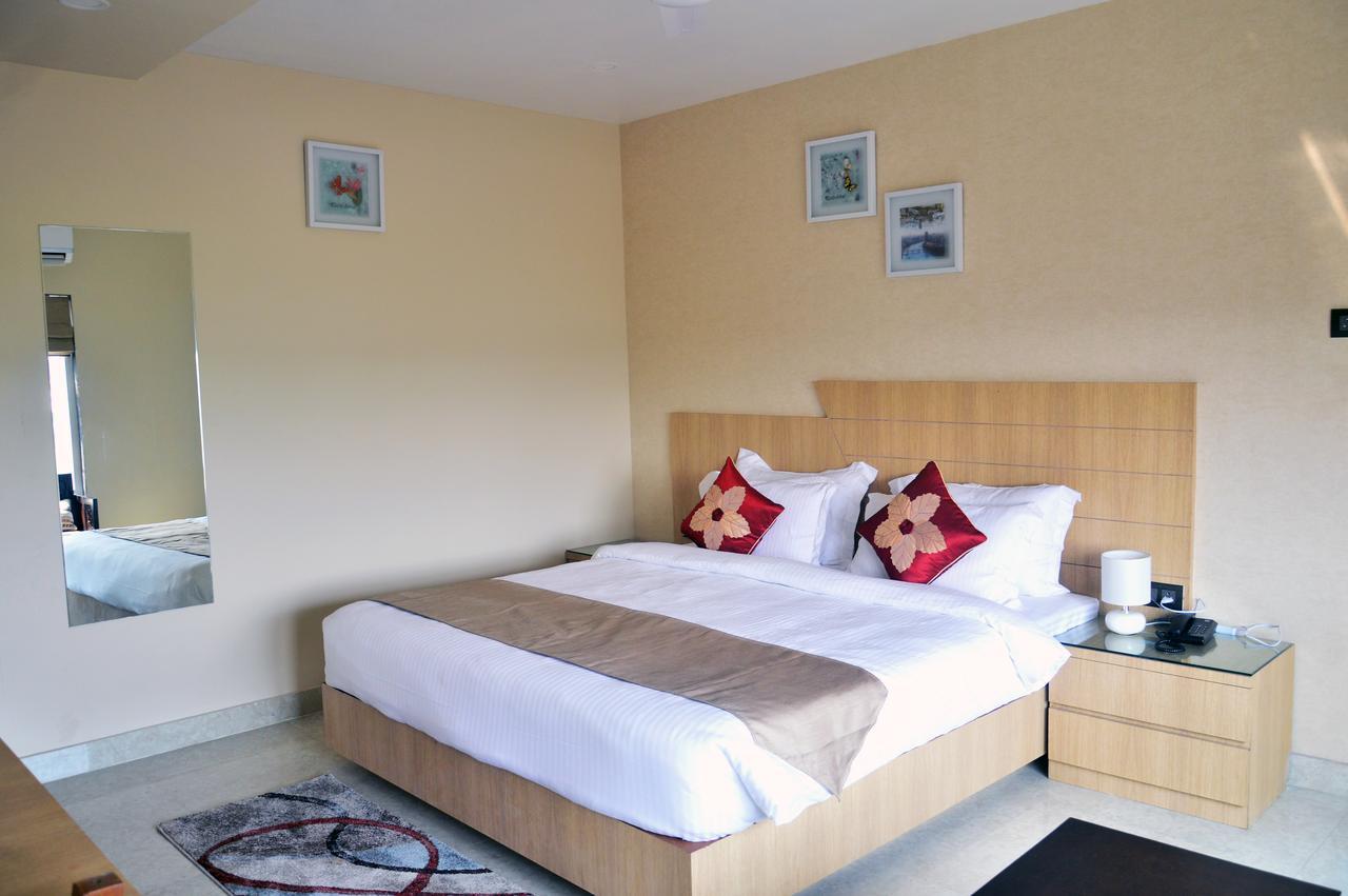 Hotel Royal Palace Bishnath Exterior photo