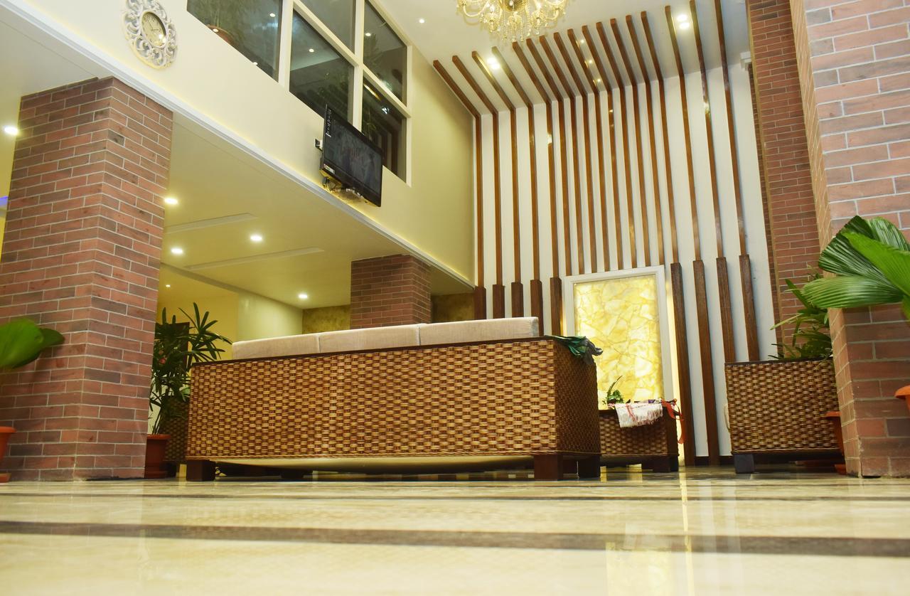 Hotel Royal Palace Bishnath Exterior photo