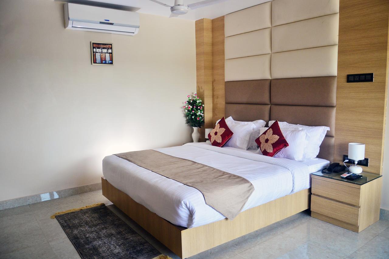 Hotel Royal Palace Bishnath Exterior photo