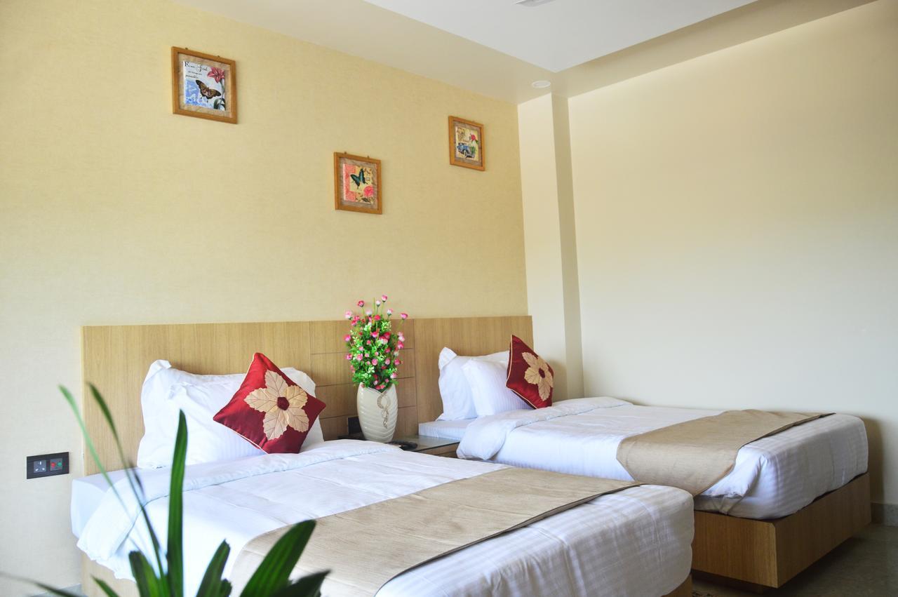 Hotel Royal Palace Bishnath Exterior photo