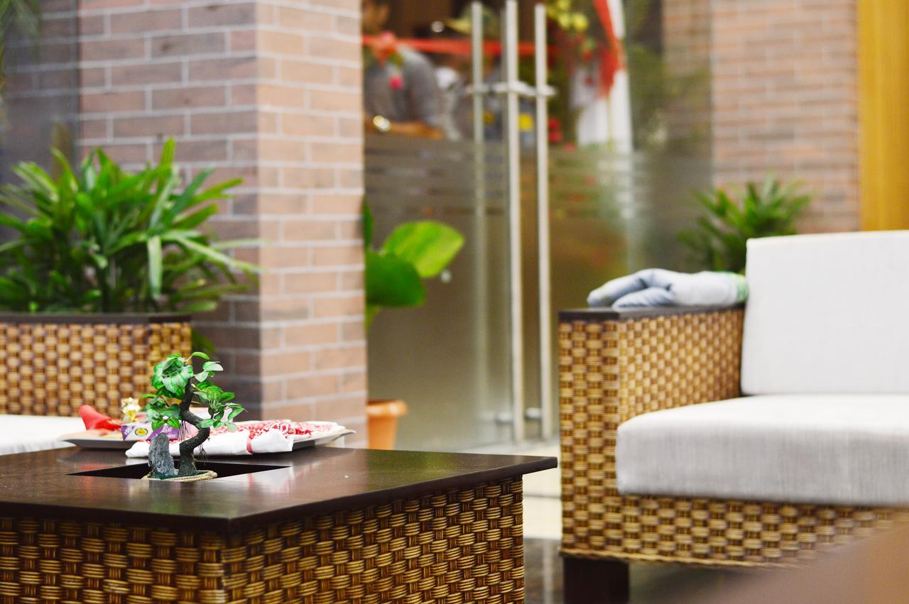 Hotel Royal Palace Bishnath Exterior photo