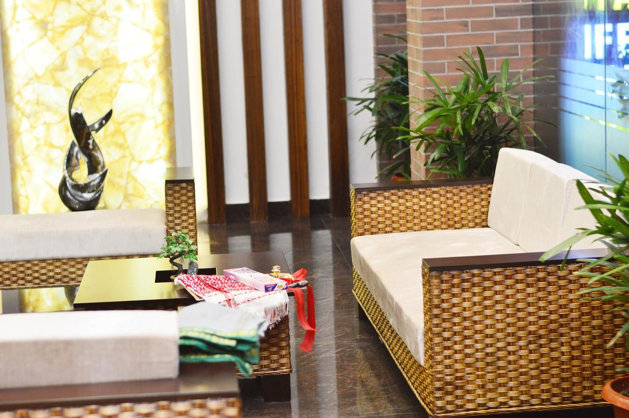 Hotel Royal Palace Bishnath Exterior photo