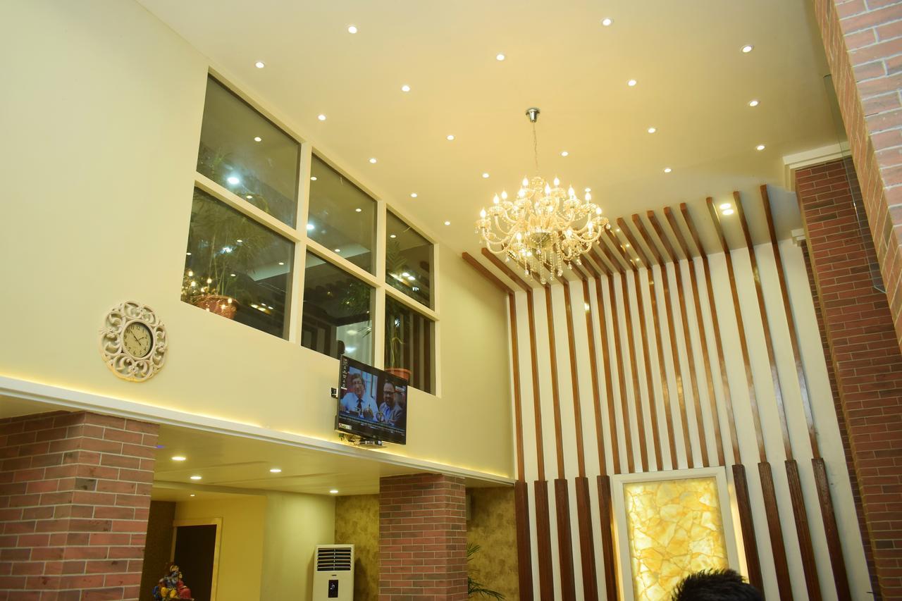 Hotel Royal Palace Bishnath Exterior photo