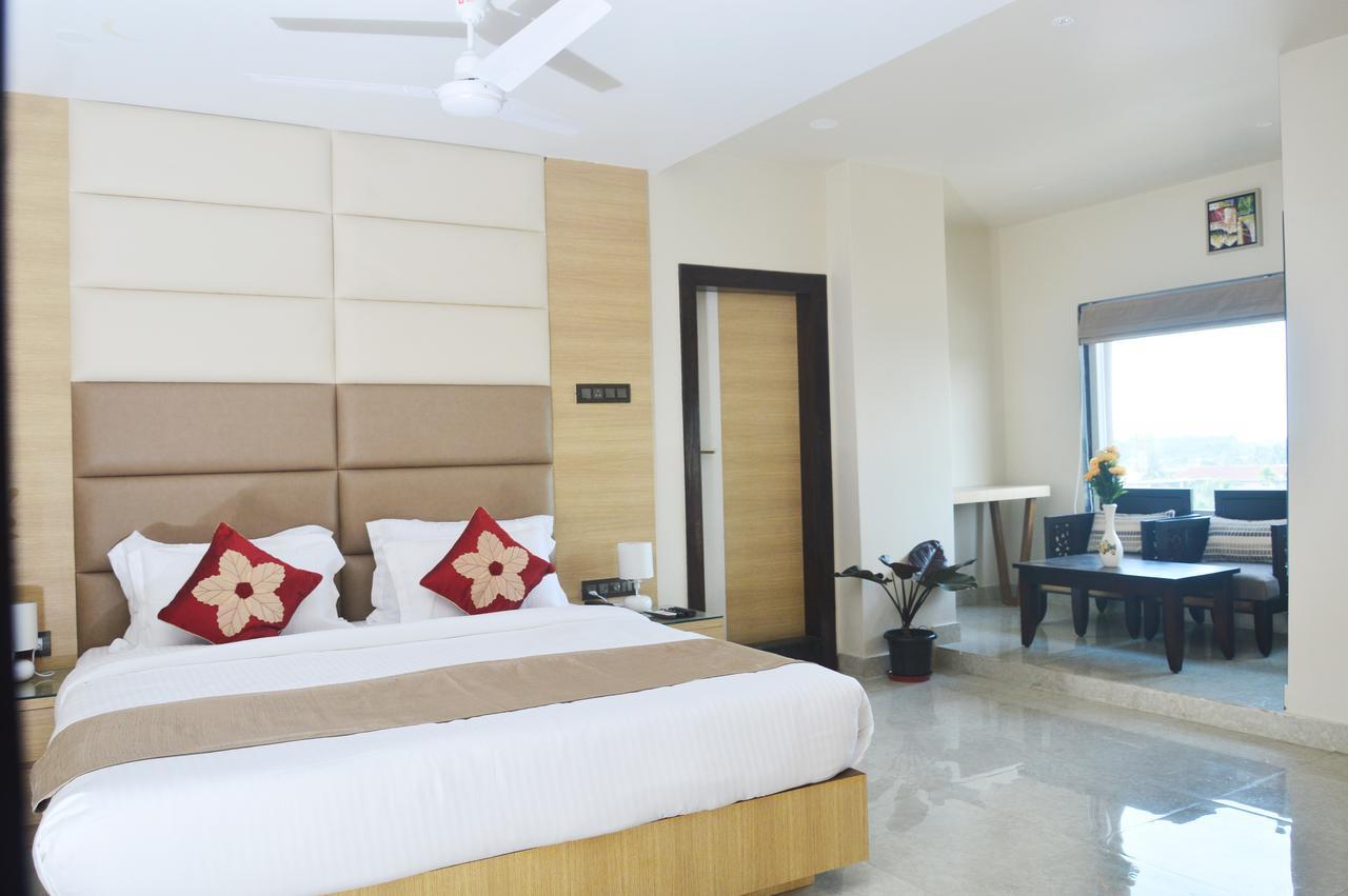 Hotel Royal Palace Bishnath Exterior photo