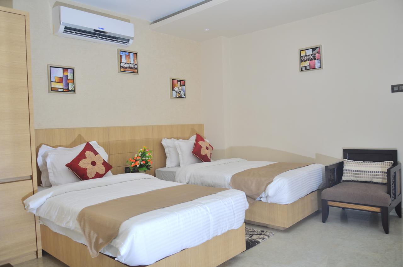 Hotel Royal Palace Bishnath Exterior photo