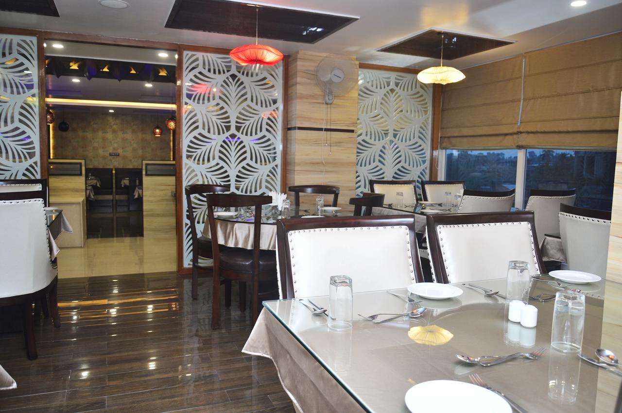 Hotel Royal Palace Bishnath Exterior photo