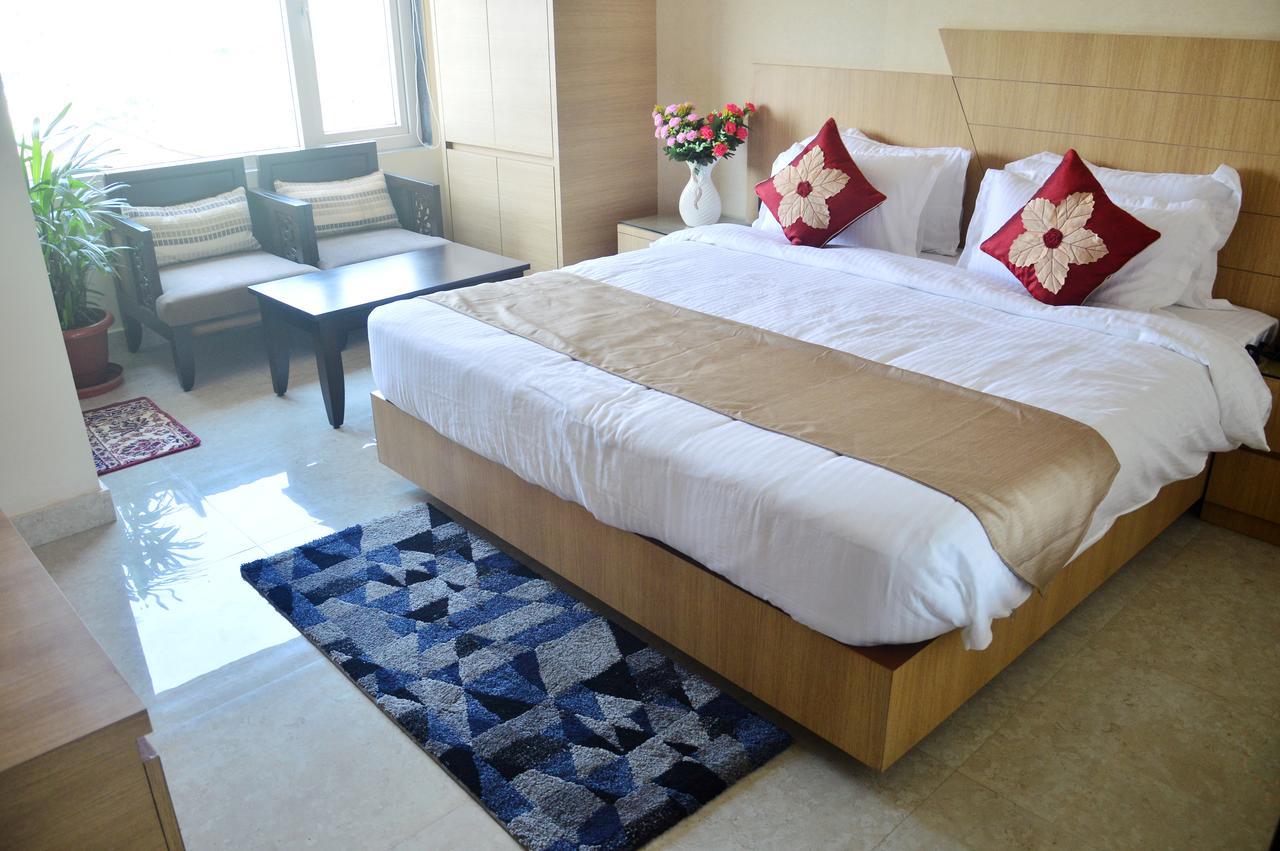 Hotel Royal Palace Bishnath Exterior photo