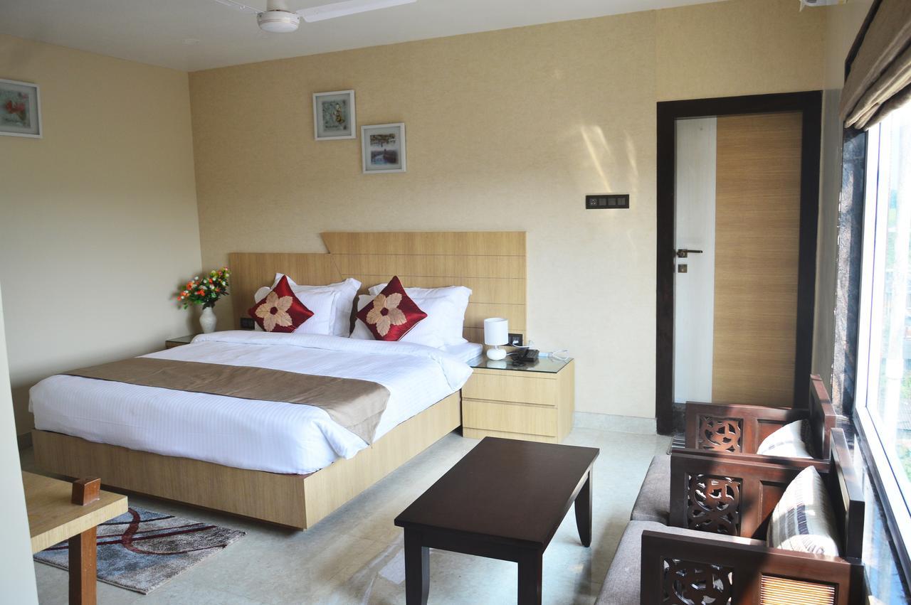 Hotel Royal Palace Bishnath Exterior photo