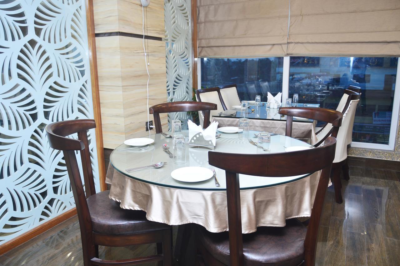 Hotel Royal Palace Bishnath Exterior photo