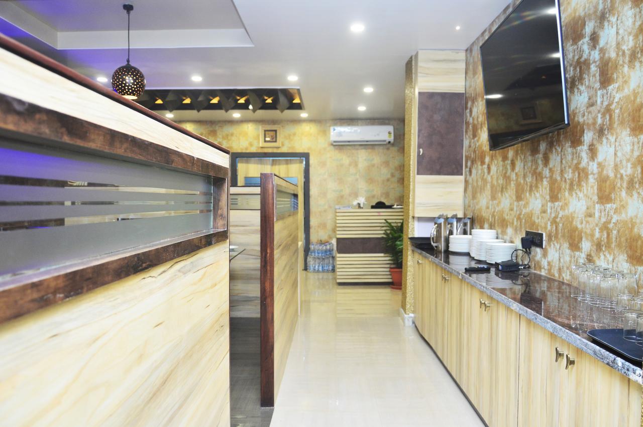 Hotel Royal Palace Bishnath Exterior photo