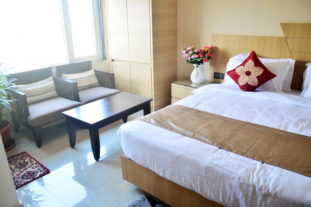 Hotel Royal Palace Bishnath Exterior photo