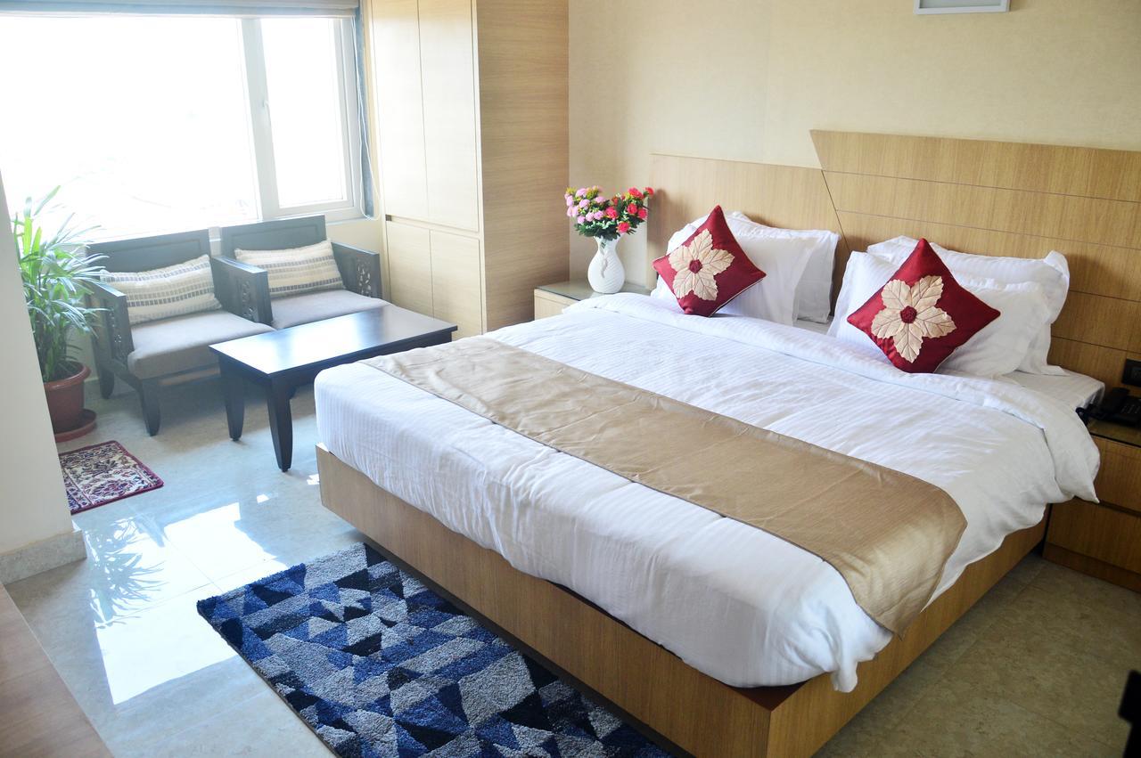 Hotel Royal Palace Bishnath Exterior photo