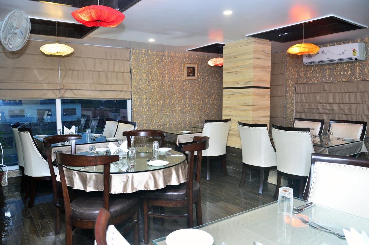 Hotel Royal Palace Bishnath Exterior photo