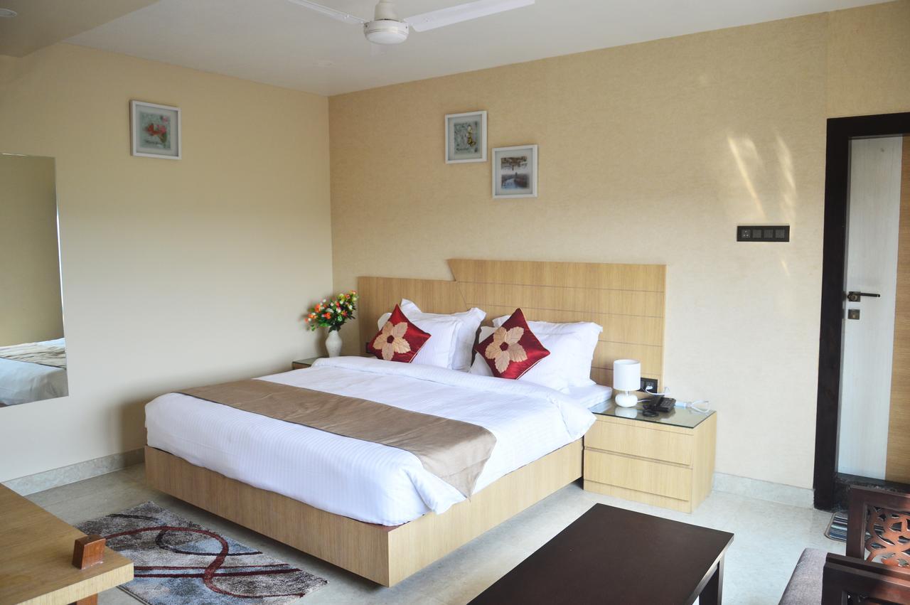 Hotel Royal Palace Bishnath Exterior photo