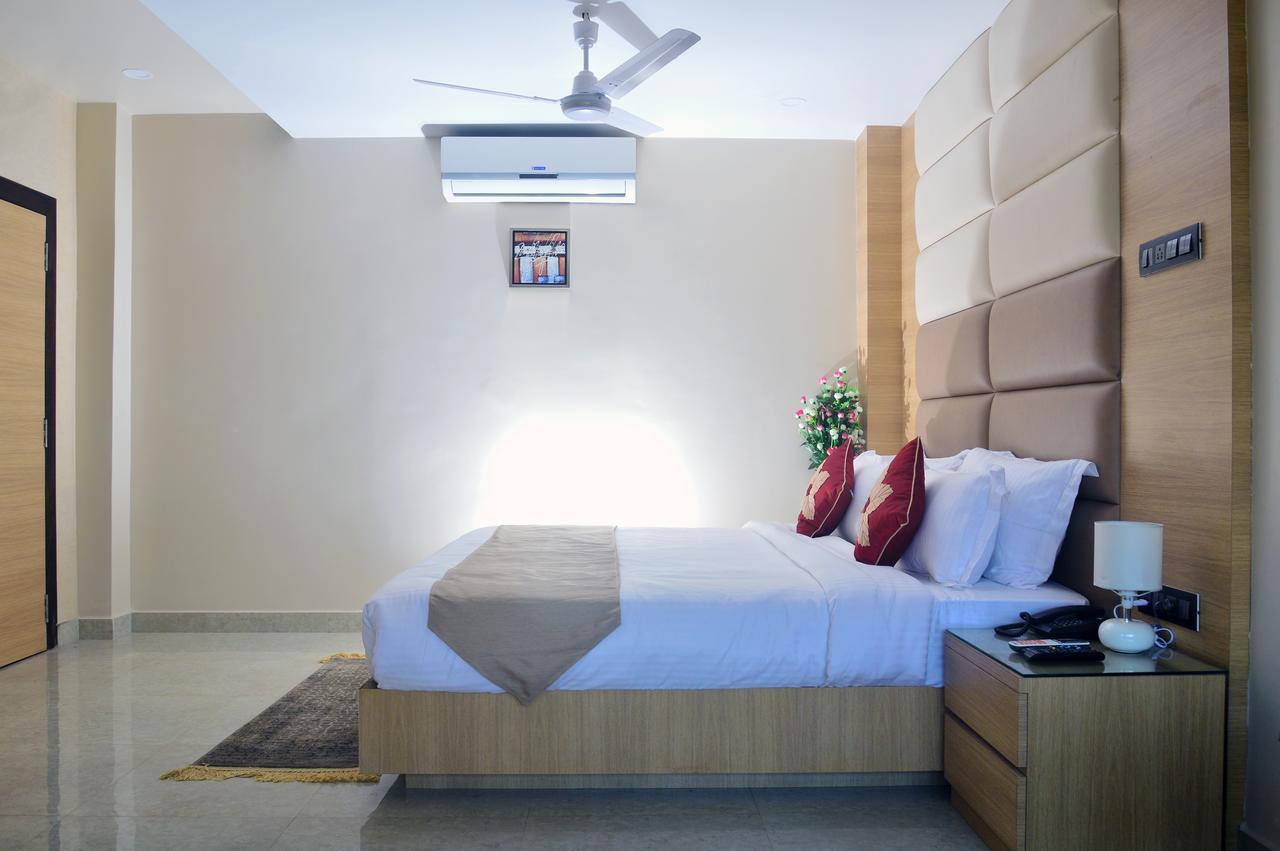 Hotel Royal Palace Bishnath Exterior photo